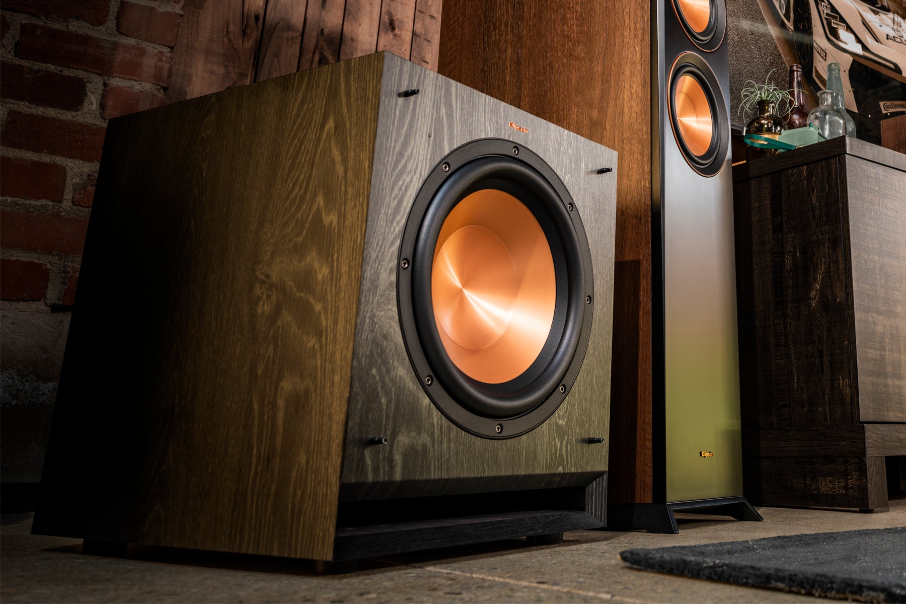 Down-Firing vs Front-Firing Subs: A Subwoofer Comparison Guide